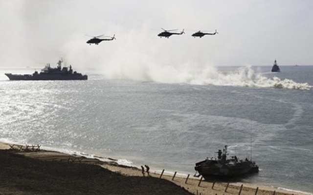 Máy bay, tàu chiến Nga nhận lệnh xuất kích “rầm rập” ở Crimea