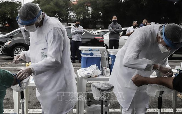 COVID-19 tới 6 giờ ngày 3/7: Nhiều nước có ca mắc mới cao kỷ lục; WHO cảnh báo tốc độ lây lan