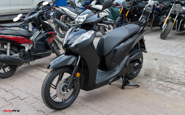 Chi tiết Honda SH300i Total Black 2020 đầu tiên về Việt Nam: Nhập Ý, giá trên dưới 300 triệu đồng