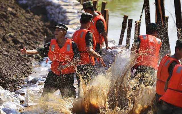 Trung Quốc: Vỡ đê vì mưa lớn, hơn 9.000 người chạy lũ trong đêm