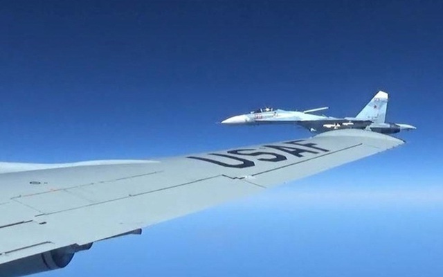 Lý do máy bay Nga truy đuổi trinh sát cơ Mỹ trên Biển Đen