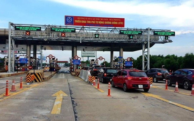 Ngày đầu tiên chính thức thu phí không dừng trên cao tốc Hà Nội-Hải Phòng