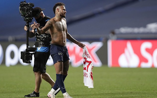 Neymar nguy cơ mất chung kết Champions League vì đổi áo