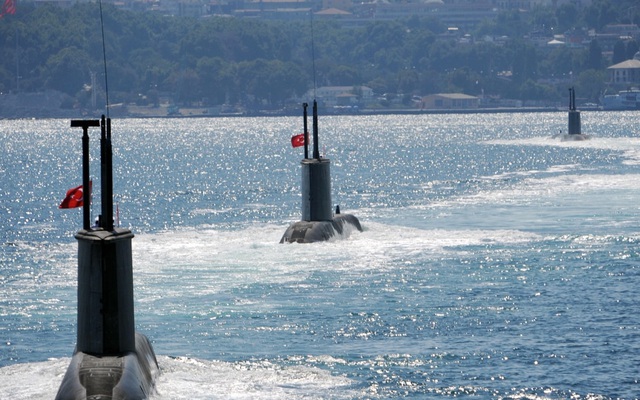 Báo Hy Lạp: Tàu ngầm Thổ được Hy Lạp "đãi" nhạc The Beatles nhưng vẫn bắn tín hiệu xin hàng!