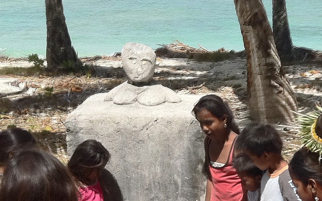 Kiribati: Từ "lời nguyền" cấm rẽ trái cho tới phong tục gây tranh cãi nảy lửa trong buổi đón tiếp đại sứ TQ