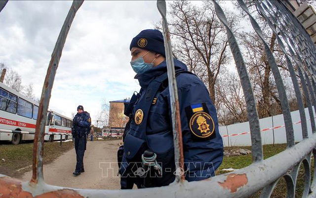Bắt cóc con tin, đe dọa nổ bom tại ngân hàng ở Ukraine