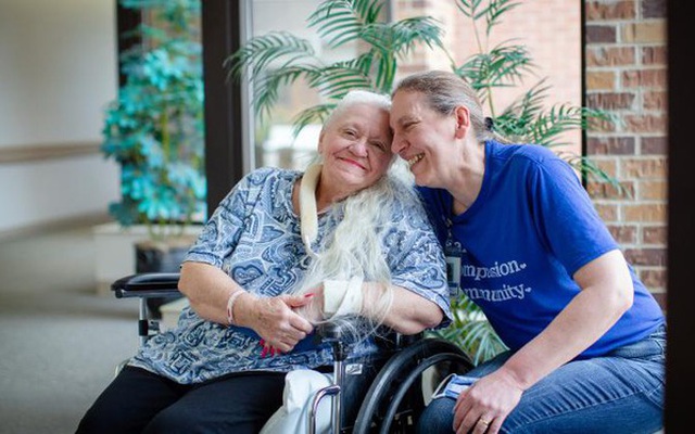 Vì COVID-19, hai chị em tìm thấy nhau sau 53 năm thất lạc