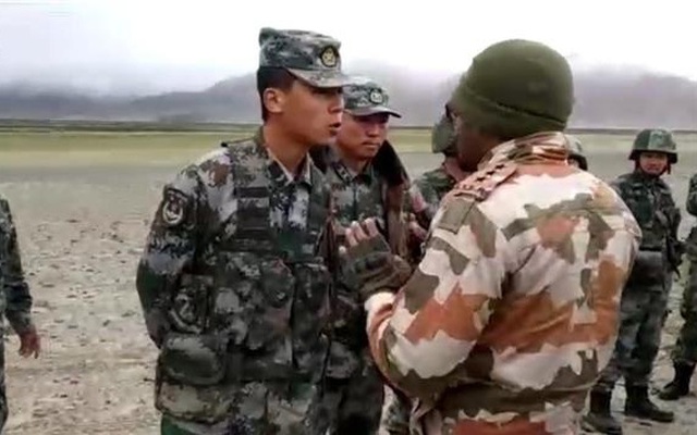NDTV: Binh sĩ Trung Quốc hạ trại rất gần, ngày ngày xua đuổi lính Ấn Độ