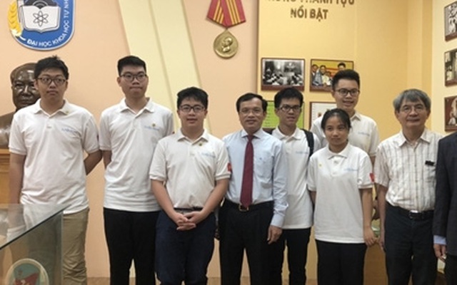Việt Nam giành 2 HCV Olympic Toán học quốc tế năm 2020