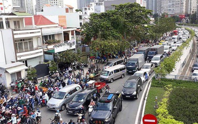 Từ ngày 3-10, TP HCM cấm các loại xe qua cầu vượt Nguyễn Hữu Cảnh