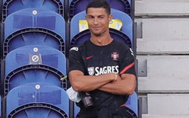 Ngồi ghế dự bị, Ronaldo hào hứng nhìn tuyển Bồ Đào Nha mở tiệc bàn thắng trước đương kim á quân thế giới