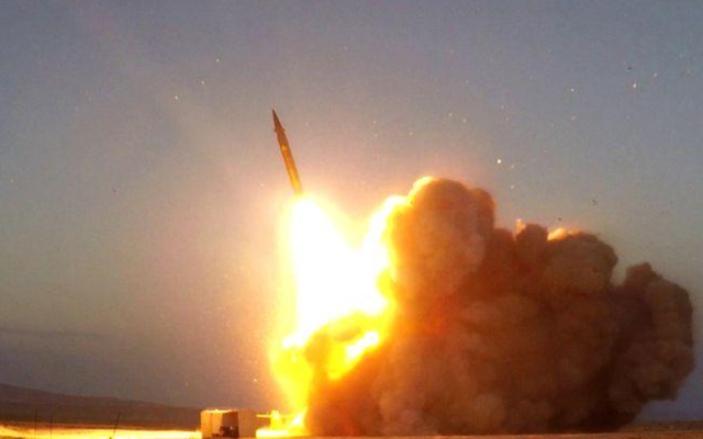 Iran thử nghiệm tên lửa đạn đạo và máy bay không người lái