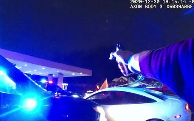 Minneapolis - Mỹ lại sôi sục trước đoạn clip cảnh sát bắn chết người da màu