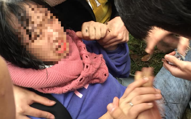 Xôn xao thông tin 2 mẹ con bị đánh thuốc mê rồi đẩy xuống đường phố ở Nghệ An