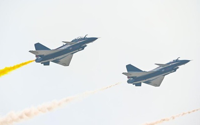 Trung Quốc khoe hàng loạt khí tài quân sự tại Airshow China 2021