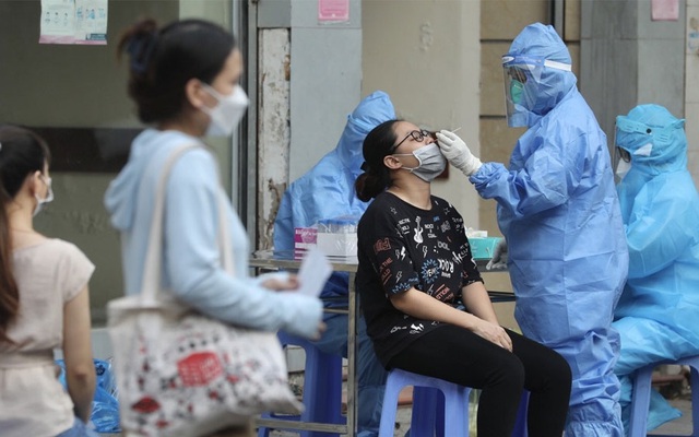 NÓNG: Ngoài Hà Nội, 3 tỉnh khác đã phát hiện người về từ Bệnh viện Việt Đức mắc Covid-19