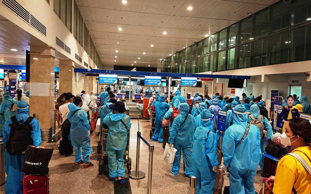 4 chuyến bay đưa 750 người dân Quảng Nam về quê
