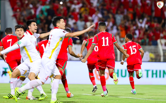 Việt Nam thua Oman, CĐV Trung Quốc cảm thán: Muốn thắng họ có lẽ phải nhập tịch cả 11 cầu thủ