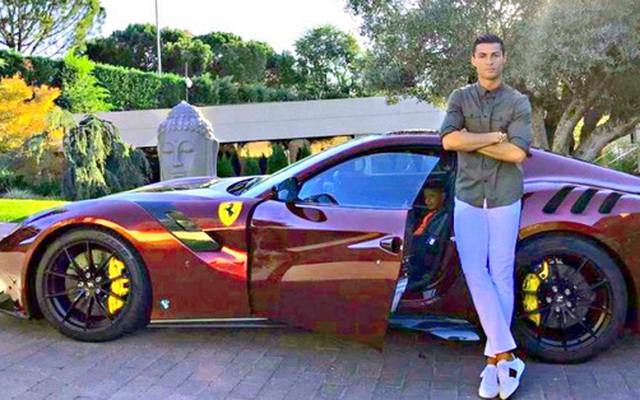 ‘Hội Ferrari’ trong làng bóng đá: Messi, Ronaldo, Ibrahimovic đều là những tín đồ của ‘ngựa Ý’, chiếc nào cũng giá trị hàng trăm nghìn USD