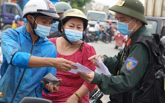 Phát hiện nhân viên công ty thép cùng 4 người nhà mắc Covid-19 trong ngày nới lỏng đầu tiên