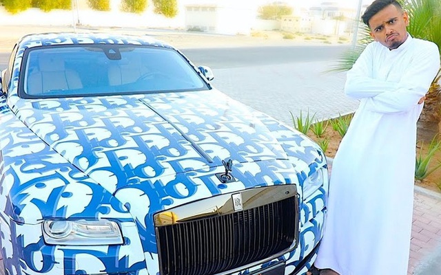 Bộ sưu tập xe khủng của rich kid giàu nhất Dubai: Đã toàn Rolls-Royce lại còn dán decal đắt khét của Supreme, LV