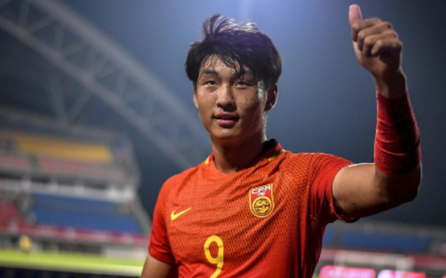 Tiền đạo 1m9 của tuyển Trung Quốc giảm 10kg tuyên bố muốn thắng tuyển Việt Nam