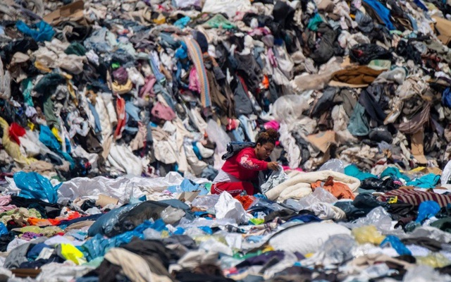 Nhức nhối ô nhiễm tại sa mạc Chile, nơi mỗi năm nhận tới 39.000 tấn quần áo cũ