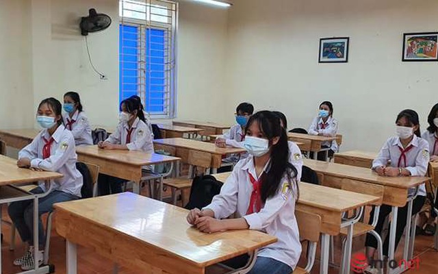 Huyện duy nhất ở Hà Nội cho học sinh đi học sáng nay: Lớp đông chia đôi để phòng dịch