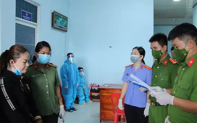 Bí mật bên trong và xung quanh căn nhà thu mua xoài gắn nhiều camera