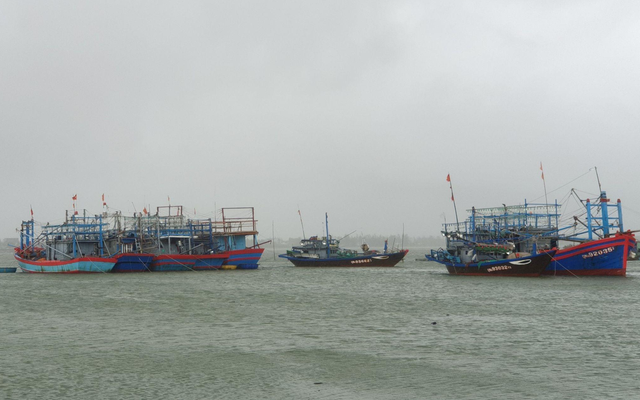 Bình Thuận: 1 người tử vong, gần chục tàu thuyền bị chìm do bão số 9