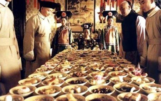 Thói quen ăn uống xa xỉ của Từ Hy Thái hậu: Mỗi bữa gồm 100 món ăn, hàng trăm người phục vụ