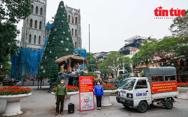 Hà Nội cấm các phương tiện và hạn chế người dân ra vào khu vực Nhà Thờ lớn