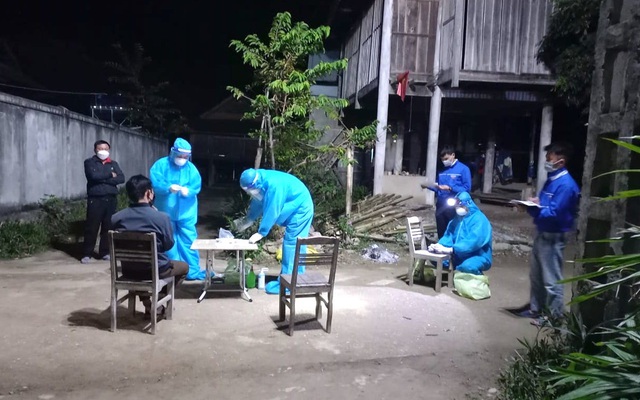4 người ở Nghệ An đi chung chuyến bay với người nhiễm chủng Omicron đầu tiên tại Việt Nam