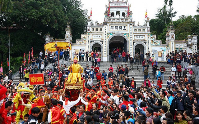 Gần 2.000 ca Covid-19 mỗi ngày, Hà Nội tổ chức các lễ hội dịp Tết Nguyên đán như thế nào?