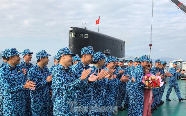 Hai 'ly rượu' đặc biệt đón giao thừa của lính tàu ngầm Việt Nam