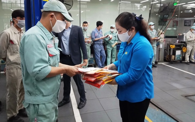 Hà Nội đề nghị chuyển hỗ trợ vé xe cho công nhân về quê ăn Tết sang hỗ trợ tiền mặt
