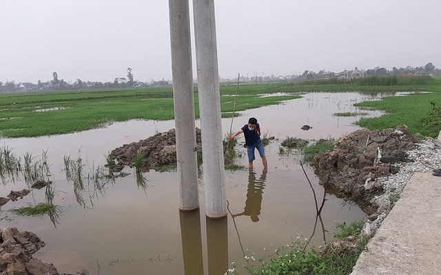 Công an lên tiếng vụ hai anh em chết đuối ở hố chôn cột điện