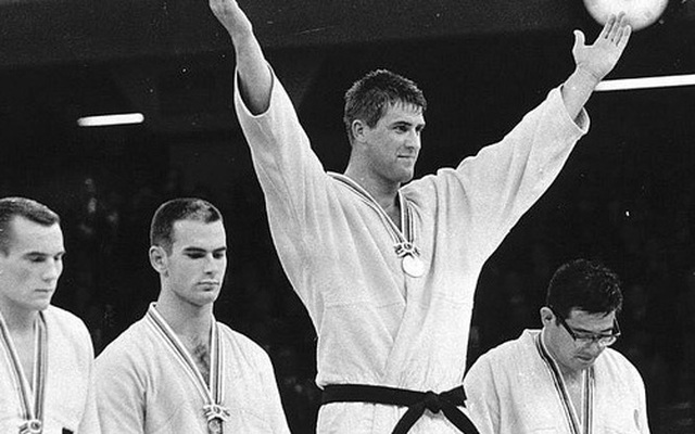 Judo Nhật đã bị thay đổi như thế nào dưới bàn tay các tuyển thủ vật phương Tây (Kỳ 1: Gã khổng lồ Hà Lan đạp đổ lý tưởng của Judo)