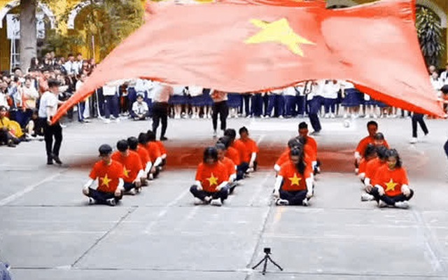Bài nhảy flashmob của học sinh cấp 3 xem vừa rưng rưng vừa nổi da gà vì quá đỉnh: cả niềm tự hào Việt Nam gói gọn trong 3 phút