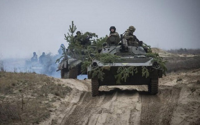 DPR triển khai nhiều xe tăng sẵn sàng ‘nghênh chiến’ Ukraine?