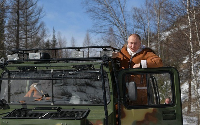 Ông Putin lái xe địa hình gì trong kỳ nghỉ ở Siberia?