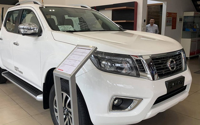 Nissan Navara giảm giá 'tất tay' tại đại lý, dọn kho đón phiên bản 2021 ra mắt tại Việt Nam trong năm nay
