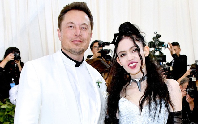 Vợ và bạn gái của những tỷ phú nổi tiếng thế giới từng làm nghề gì?