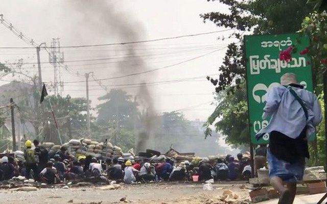 Hơn 500 người chết từ khi đảo chính, Myanmar hứng biểu tình rác