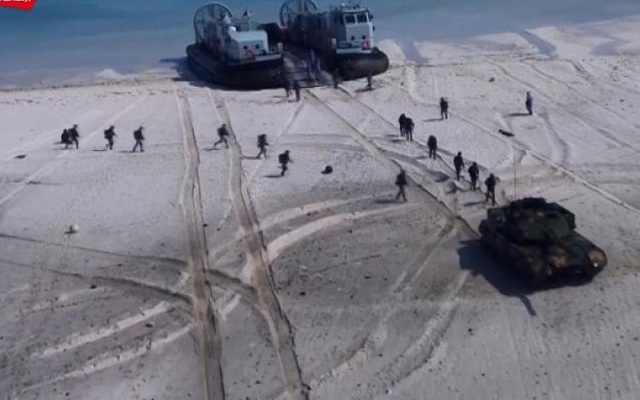 Quân đội Trung Quốc diễn tập ồ ạt tấn công bờ biển cách xa đại lục