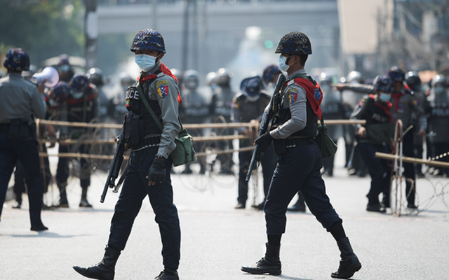Hàng chục cảnh sát Myanmar vượt biên sang Ấn Độ xin tị nạn