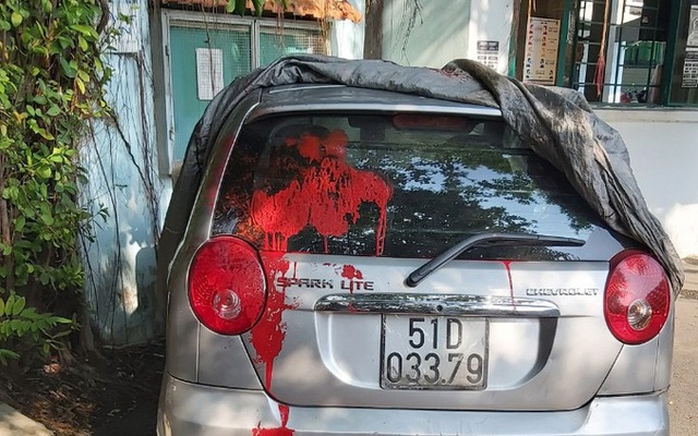Ô tô cán bộ cơ sở cai nghiện Bình Triệu bị tạt sơn