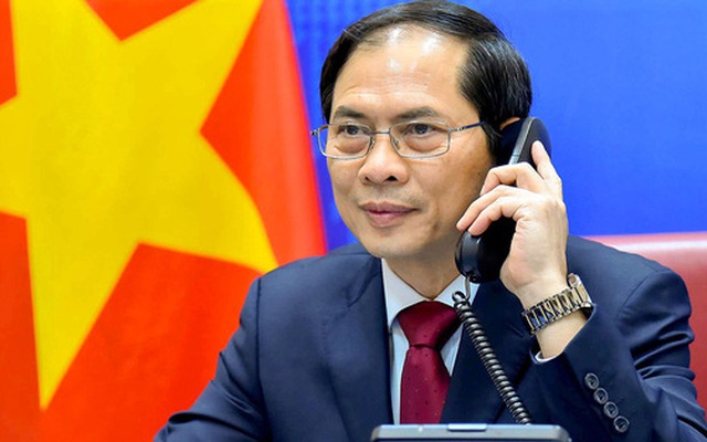 Hai Ngoại trưởng Việt Nam và Trung Quốc điện đàm, trao đổi thẳng thắn về vấn đề trên biển