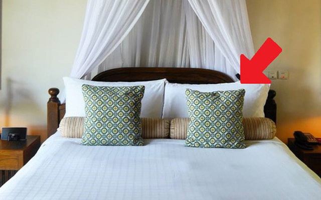 Vì sao giường khách sạn luôn đặt nhiều gối dù chỉ 1 người nằm? Có thể mọi người đều đã bỏ qua công dụng tuyệt vời của chúng