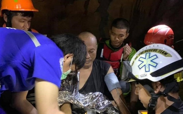 Trên đường hành hương, nhà sư Thái Lan bị mắc kẹt 3 ngày trong động lớn ngập nước và cuộc giải cứu ngoạn mục của 17 thợ lặn